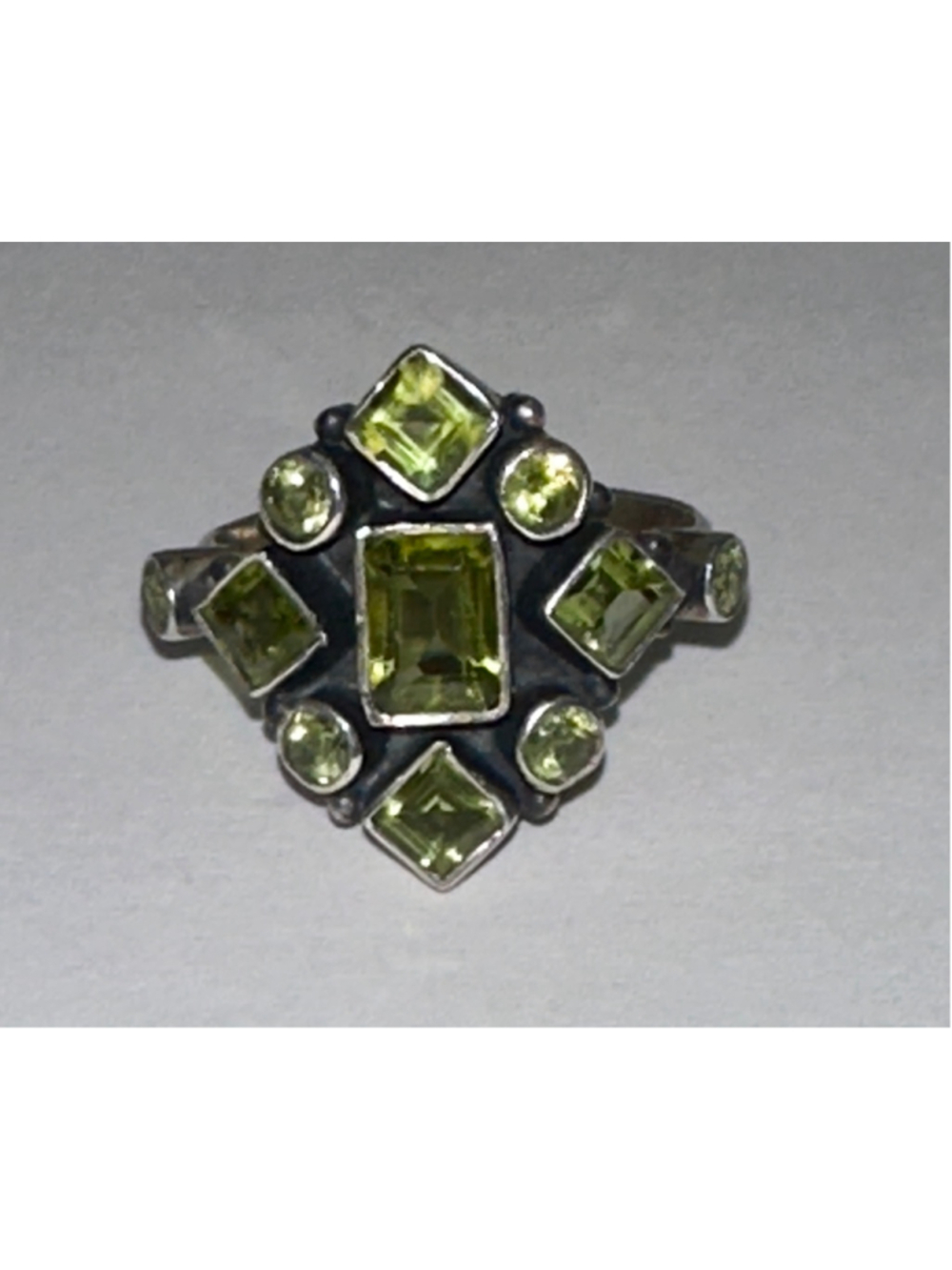 Women's Unbranded Sterling Silver Peridot Statement Ring Size 8 Green Silver